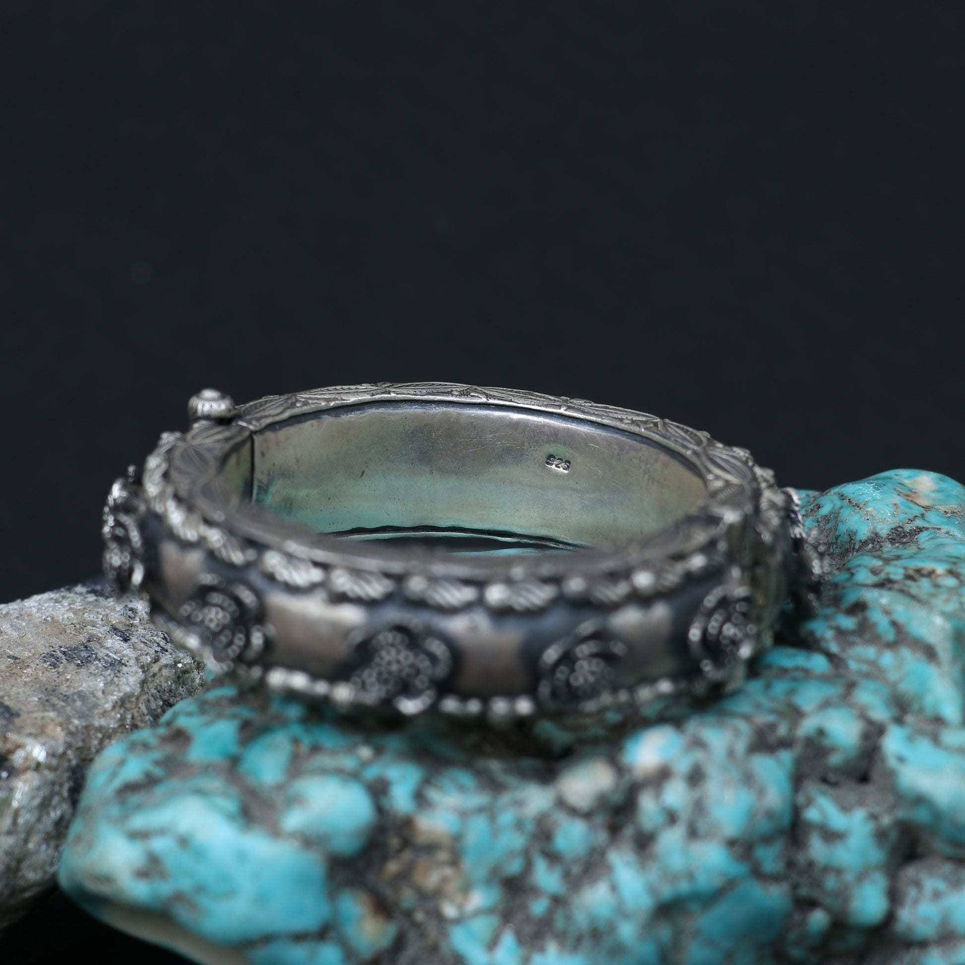 OXIDISED SILVER KADA WITH RAISED FLORAL ROSES