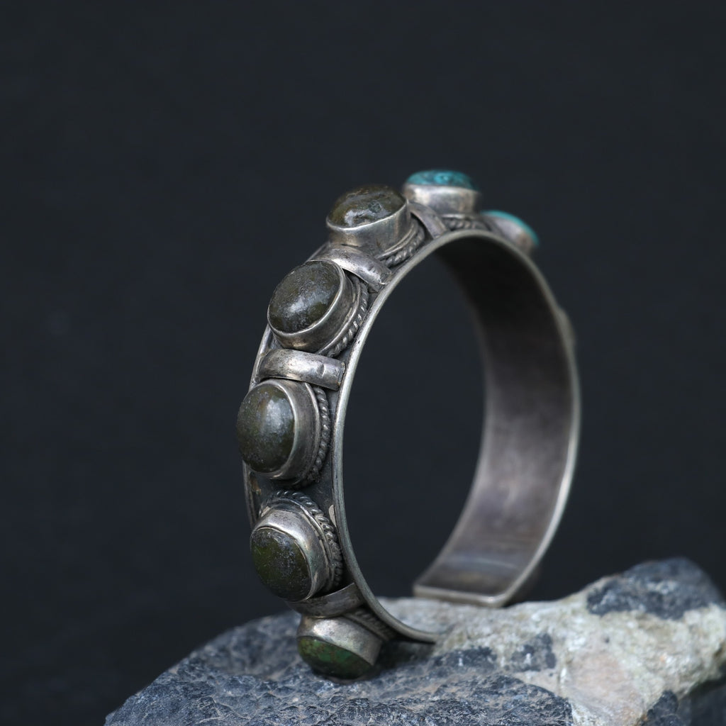 SILVER KADA FEATURING OVAL TURQUOISES AND GREEN GEMSTONES