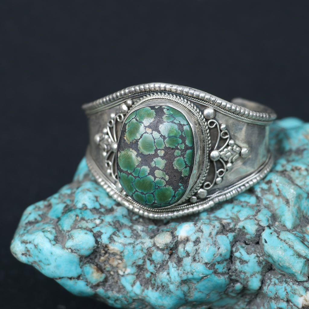 SILVER KADA FEATURING A LARGE TURQUOISE