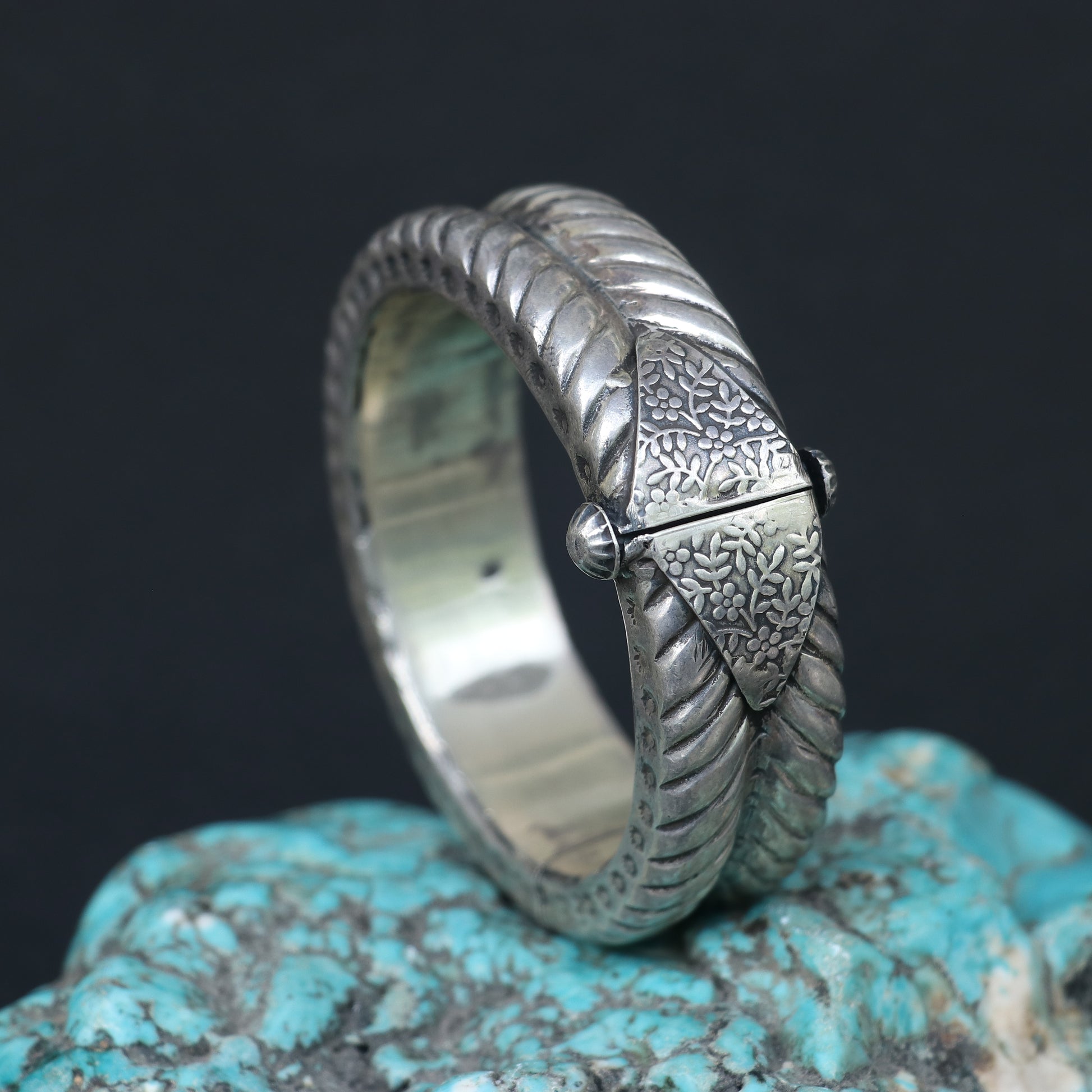 OXIDISED SILVER BANGLE WITH TWISTED ROPE PATTERN