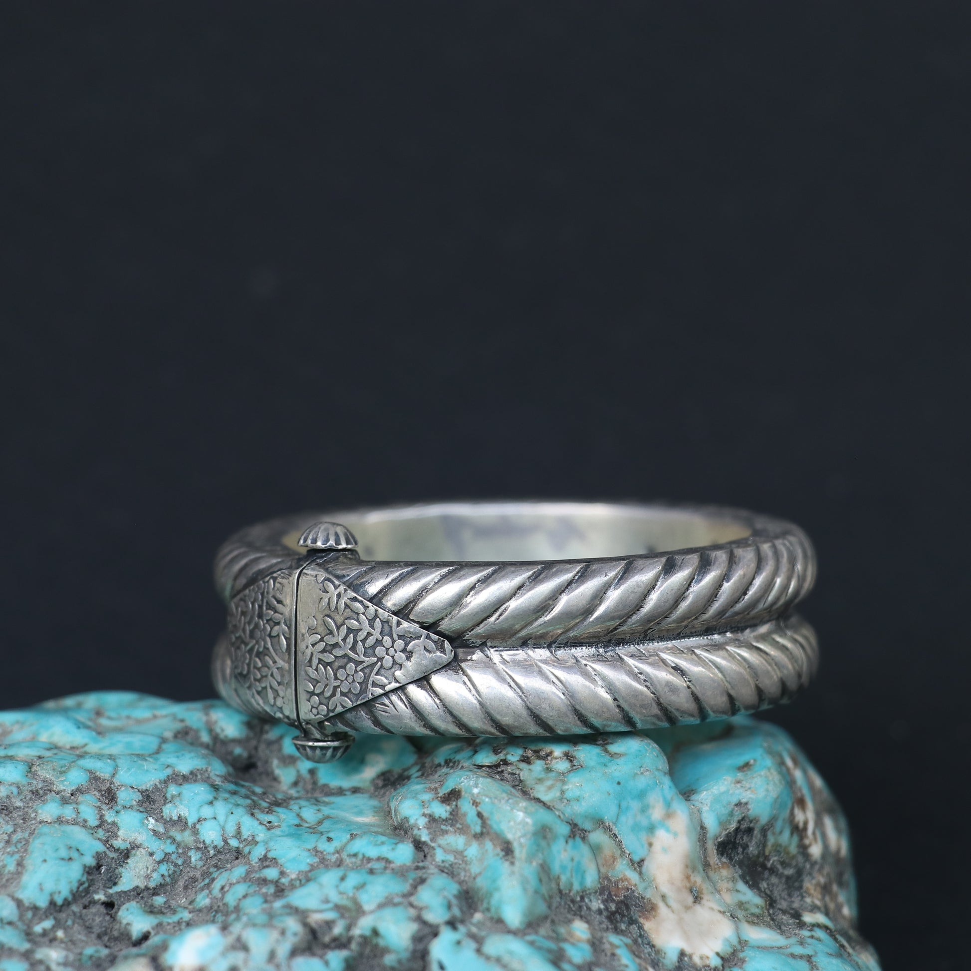 OXIDISED SILVER BANGLE WITH TWISTED ROPE PATTERN