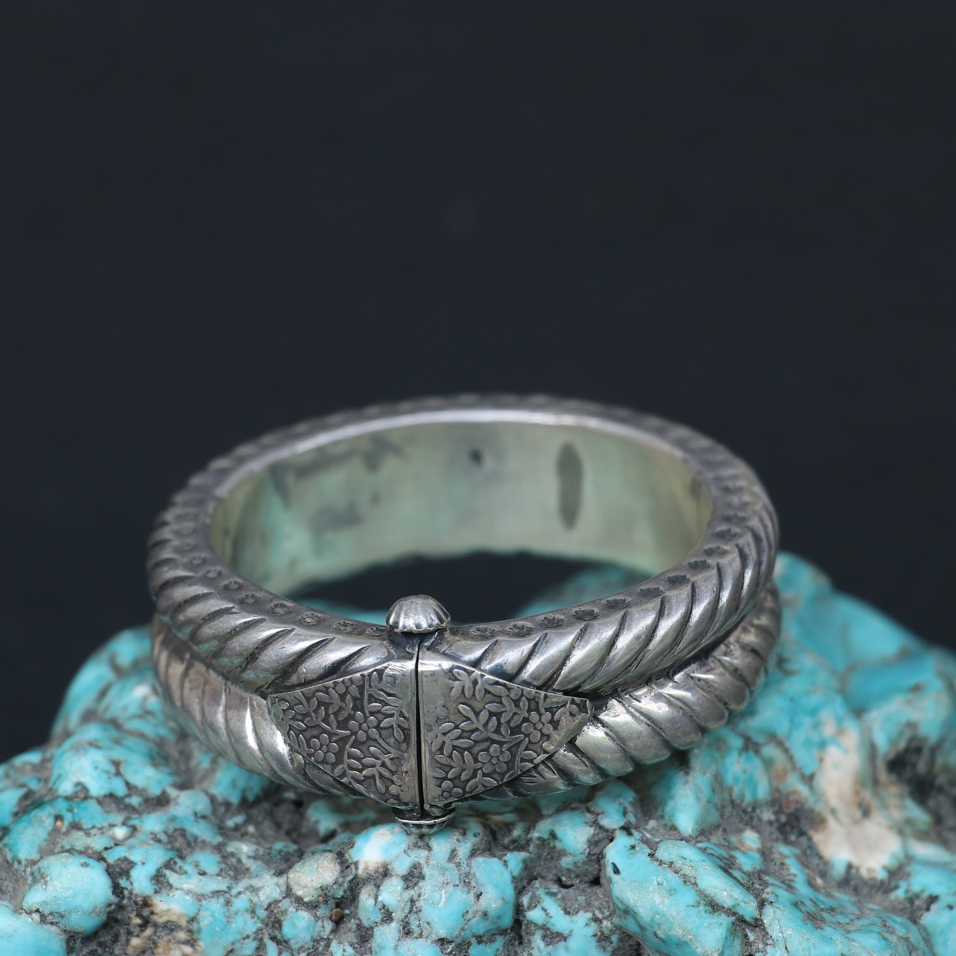 OXIDISED SILVER BANGLE WITH TWISTED ROPE PATTERN