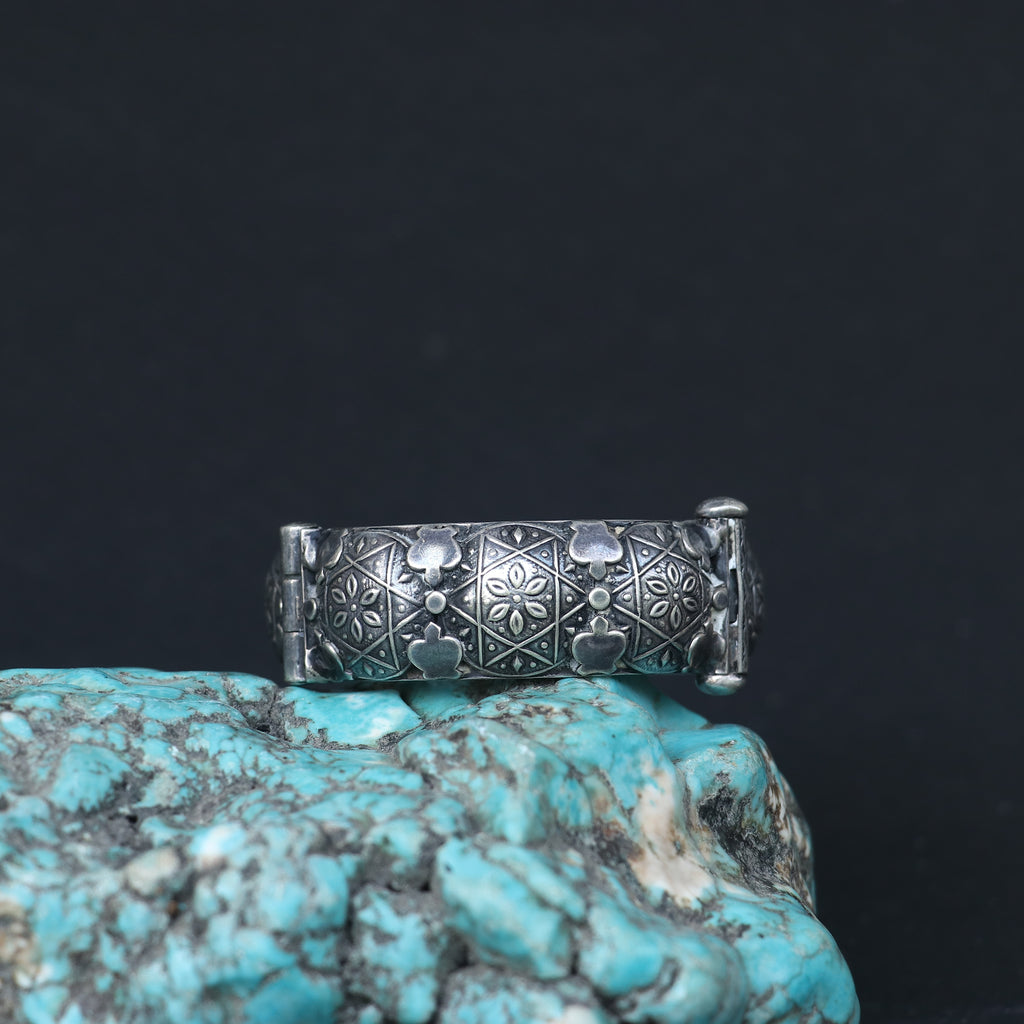 OXIDISED SILVER KADA WITH GEOMETRIC ENGRAVINGS