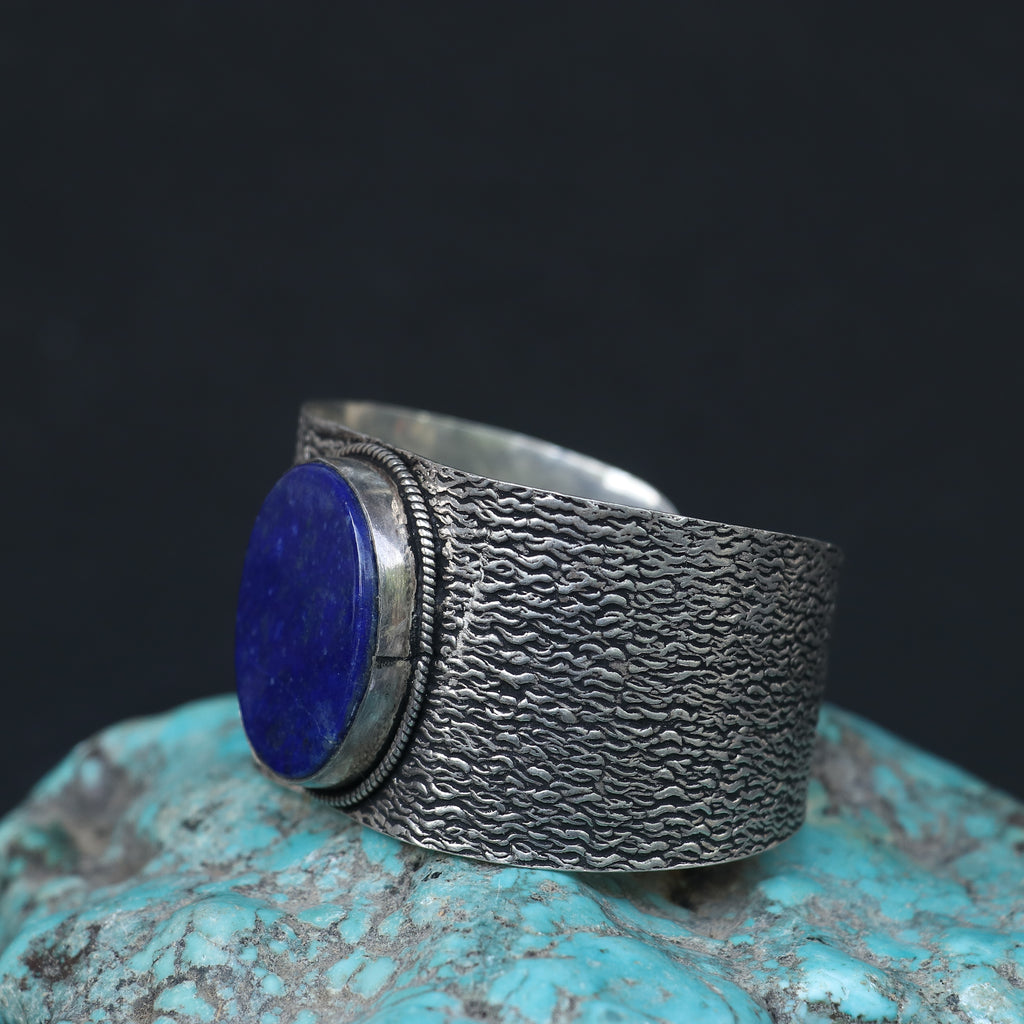 SILVER KADA FEATURING A LARGE ROUND LAPIS LAZULLI