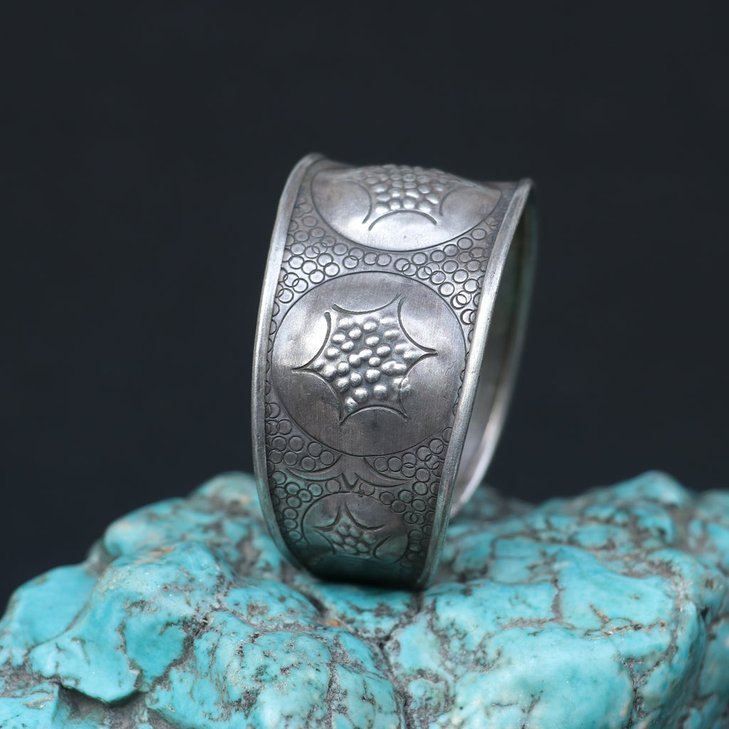 WIDE SILVER KADA WITH CIRCULAR FLORAL PATTERNS