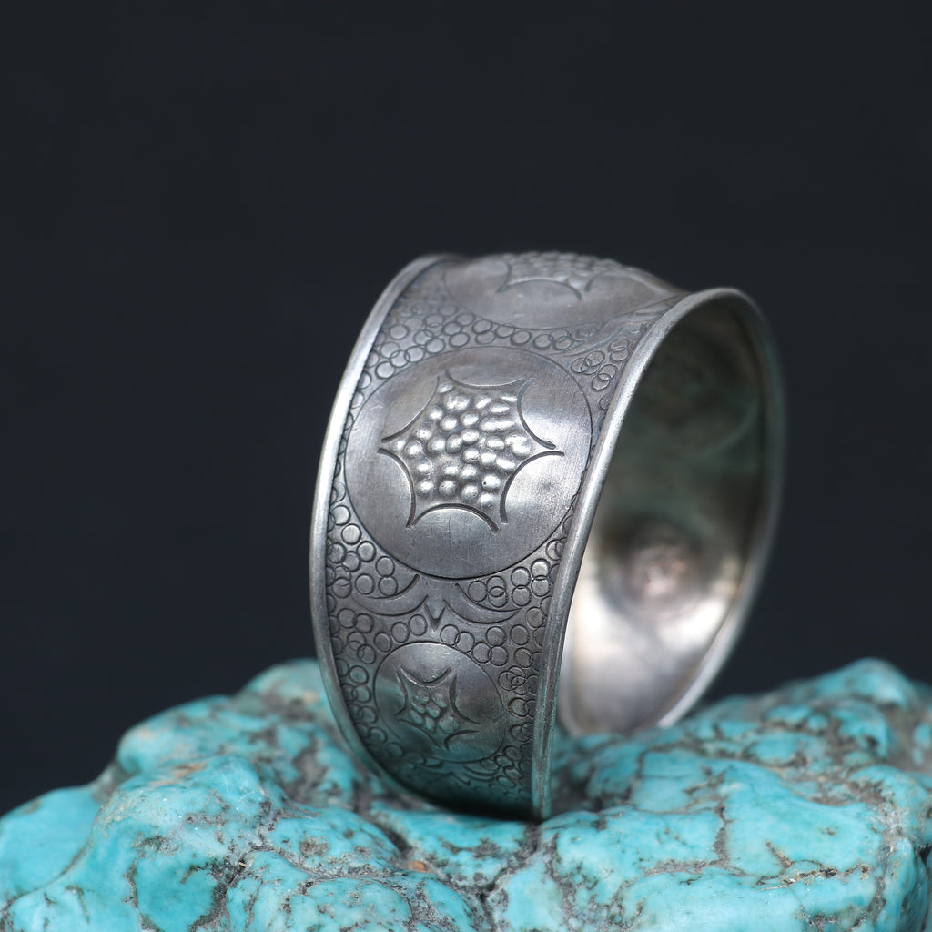 WIDE SILVER KADA WITH CIRCULAR FLORAL PATTERNS