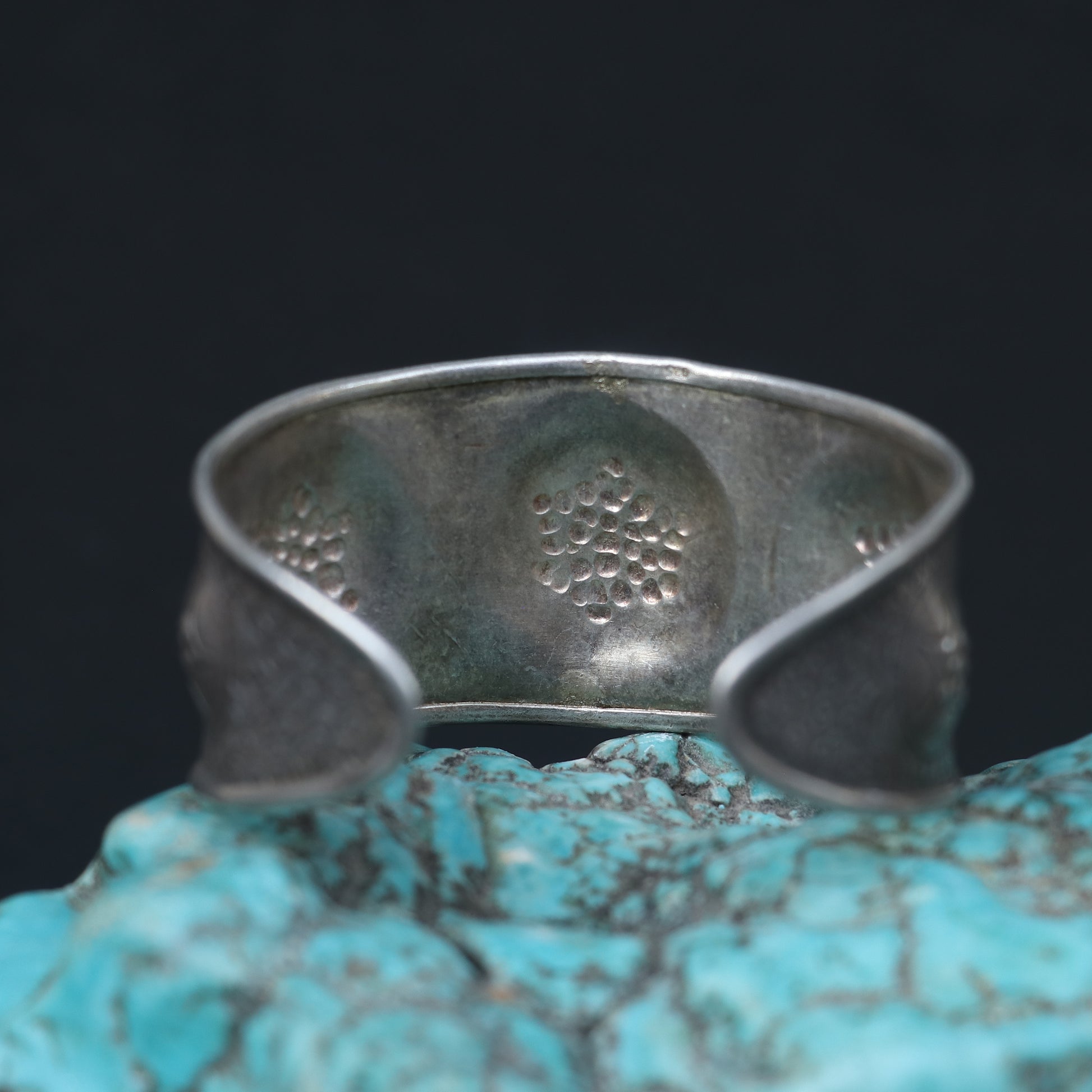 WIDE SILVER KADA WITH CIRCULAR FLORAL PATTERNS