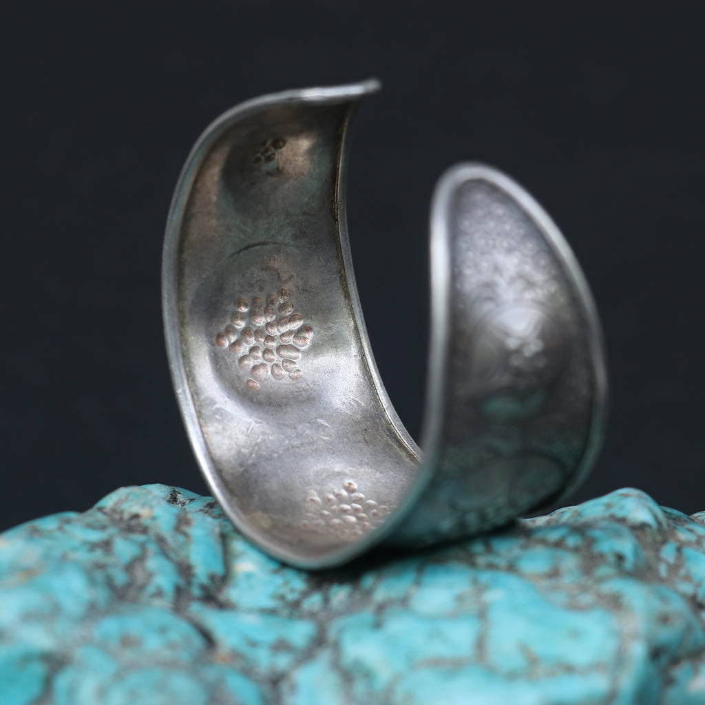 WIDE SILVER KADA WITH CIRCULAR FLORAL PATTERNS