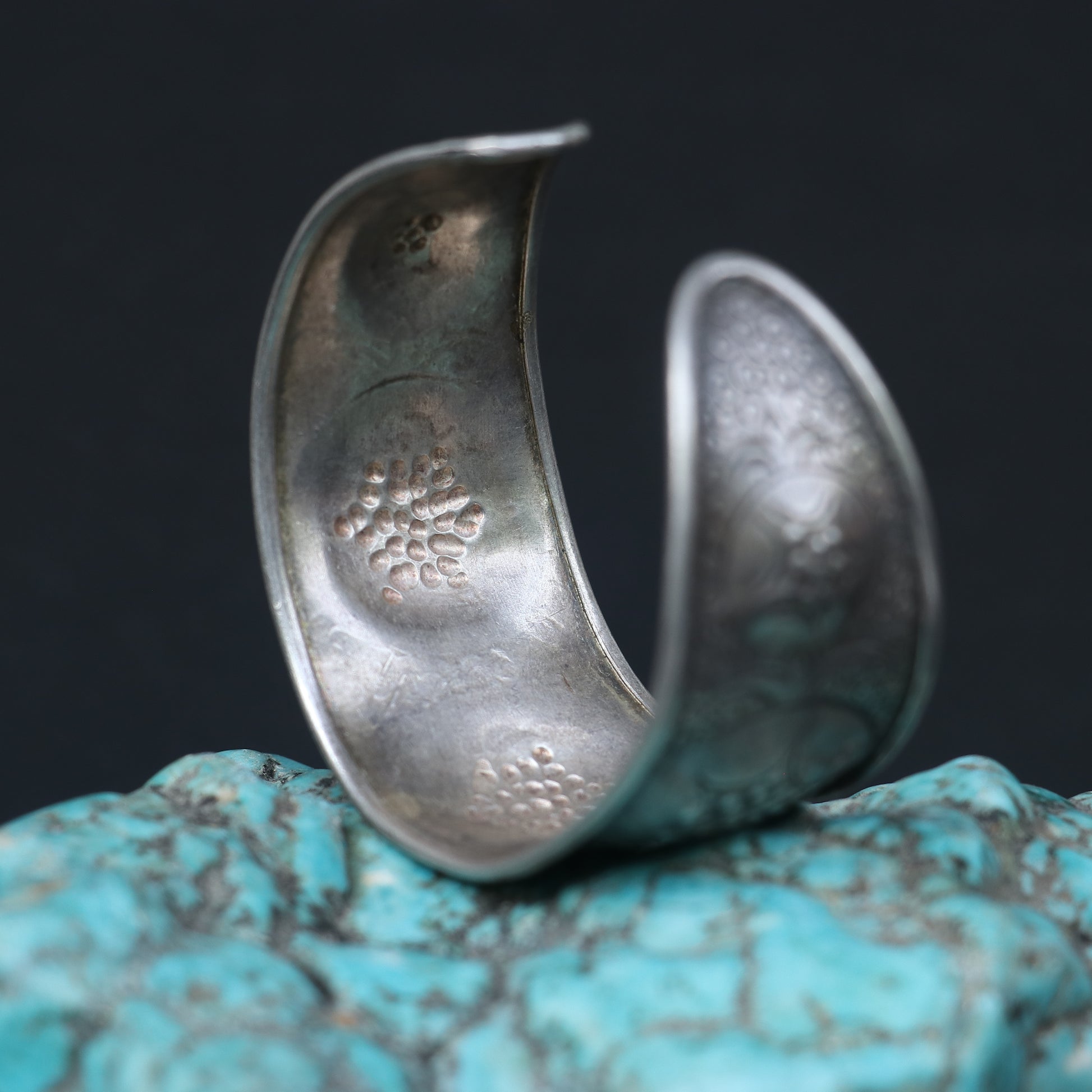 WIDE SILVER KADA WITH CIRCULAR FLORAL PATTERNS