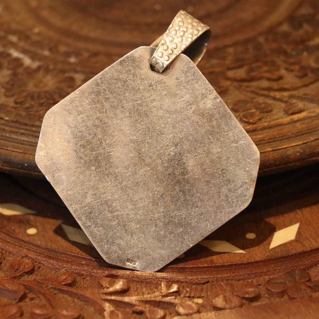 SILVER PENDANT WITH A CENTRAL TURQUOISE STONE