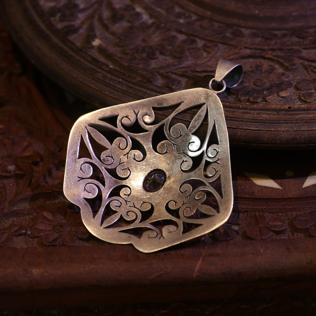 INTRICATE SILVER PENDANT WITH FILIGREE DESIGN