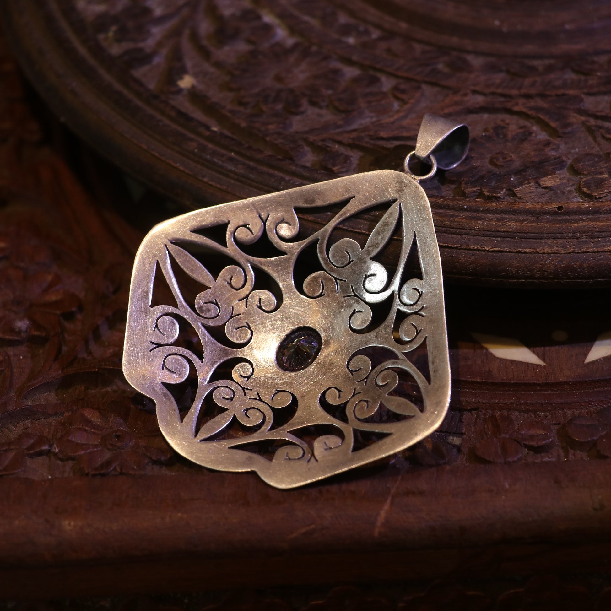 INTRICATE SILVER PENDANT WITH FILIGREE DESIGN
