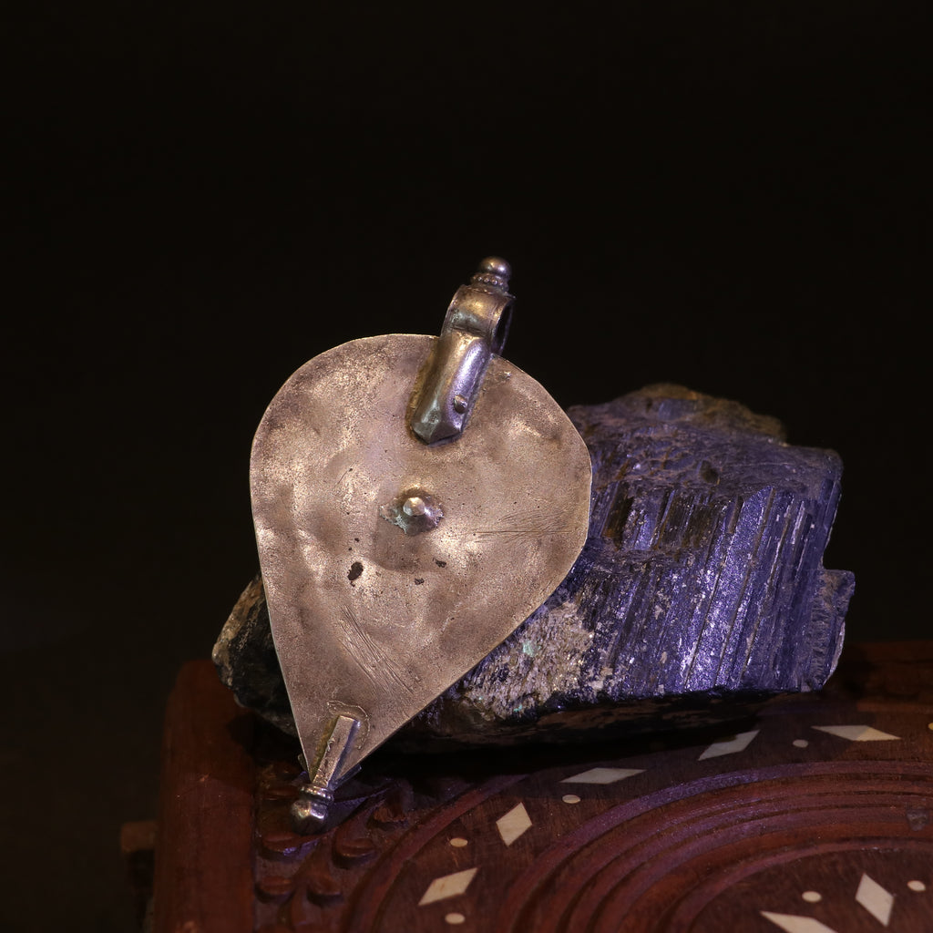 TEARDROP SHAPED SILVER PENDANT