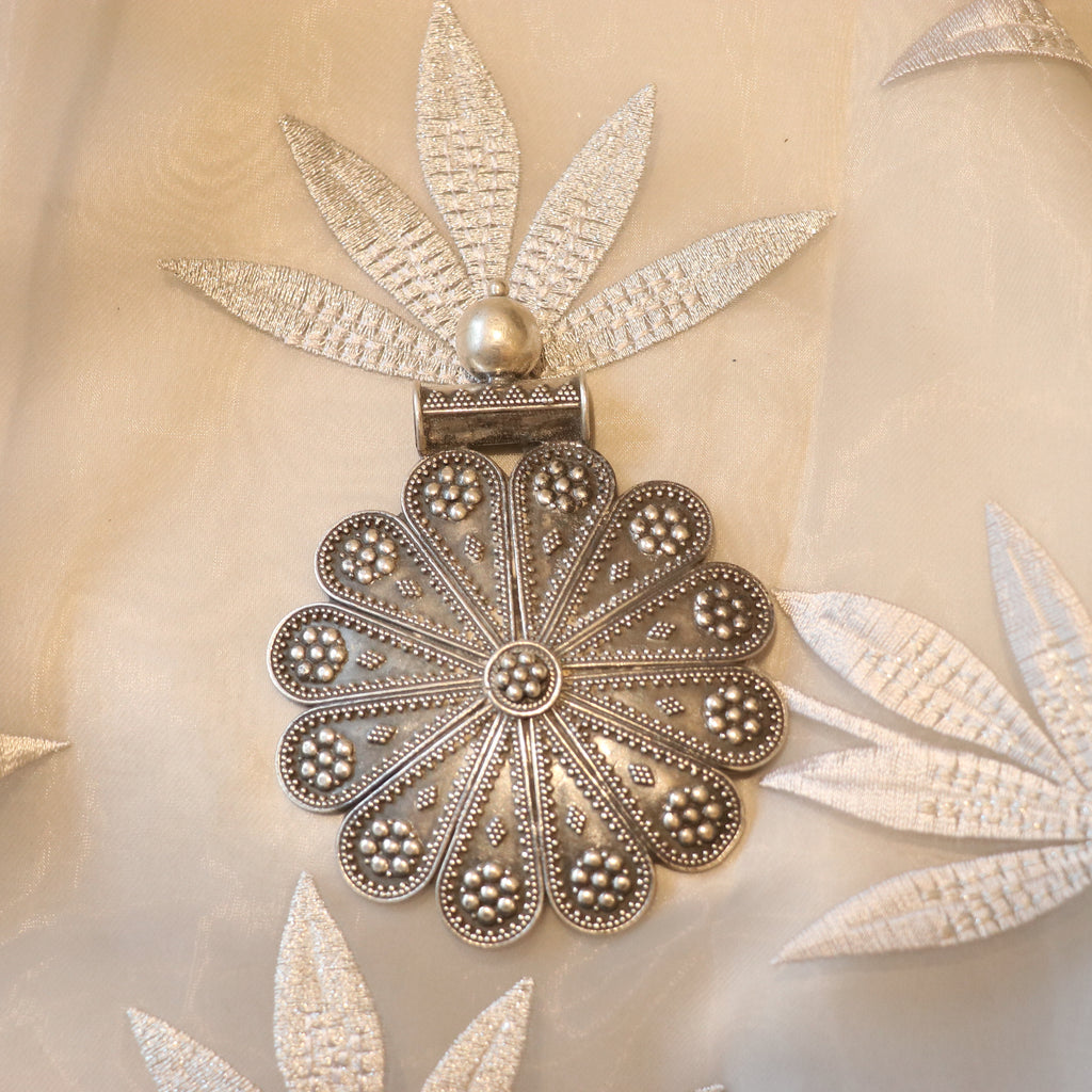 SILVER PENDANT WITH FLORAL PETAL DESIGN