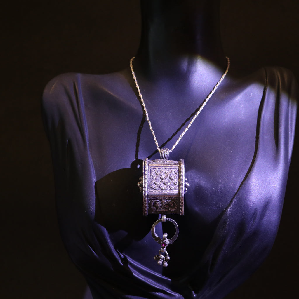 ANTIQUE SILVER AMULET WITH FLORAL ENGRAVINGS