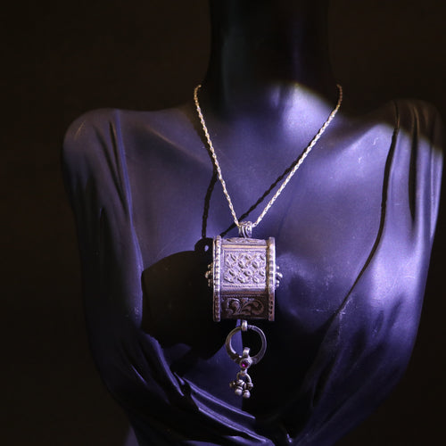 ANTIQUE SILVER AMULET WITH FLORAL ENGRAVINGS