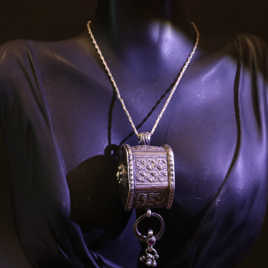 ANTIQUE SILVER AMULET WITH FLORAL ENGRAVINGS