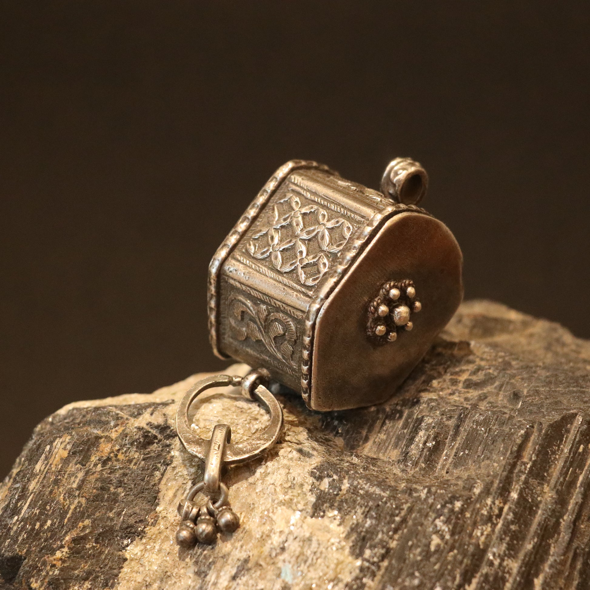 ANTIQUE SILVER AMULET WITH FLORAL ENGRAVINGS