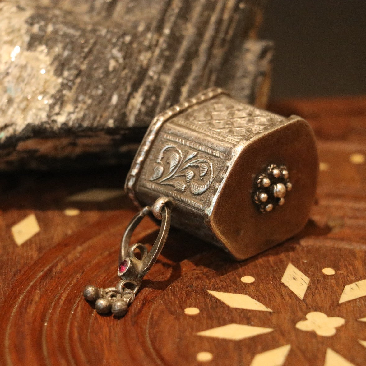 ANTIQUE SILVER AMULET WITH FLORAL ENGRAVINGS