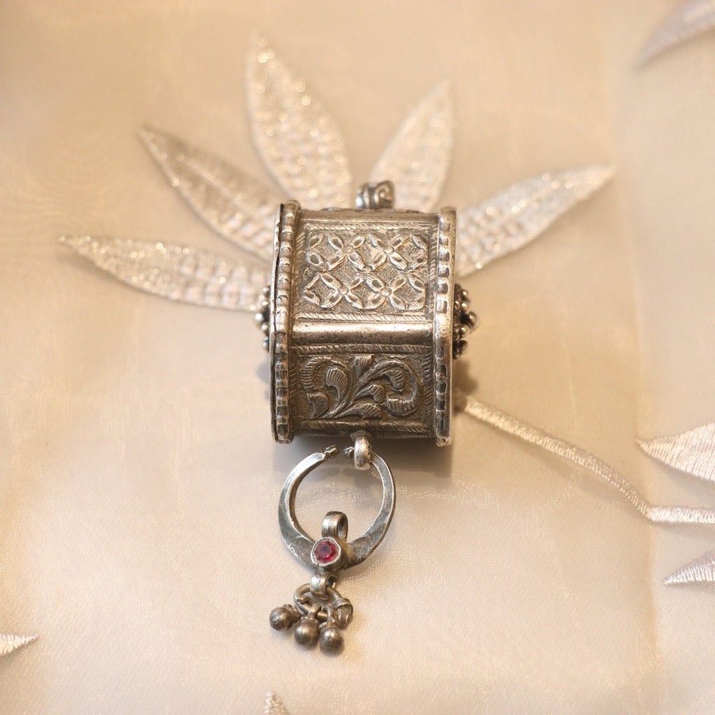 ANTIQUE SILVER AMULET WITH FLORAL ENGRAVINGS