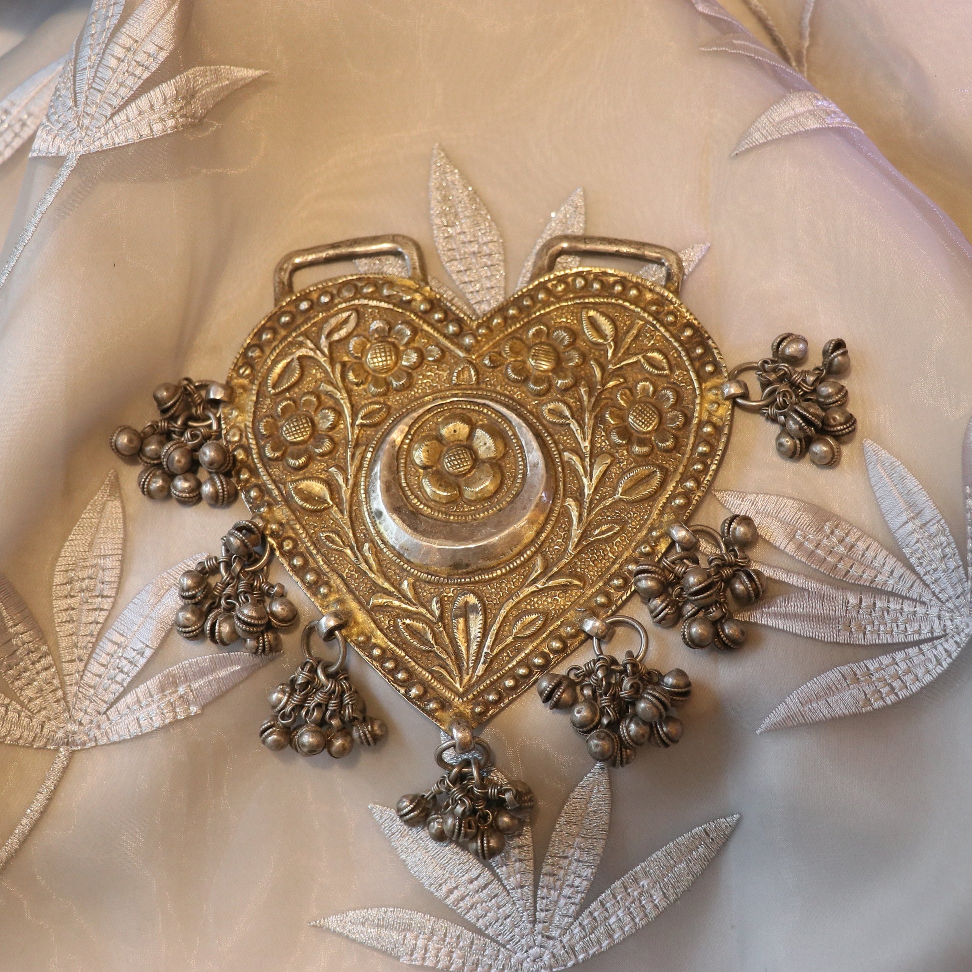 VINTAGE HEART SHAPED PENDANT IN GOLD PLATED FINISH AND GHUNGROO DANGLERS