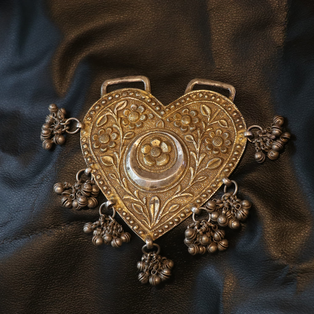 VINTAGE HEART SHAPED PENDANT IN GOLD PLATED FINISH AND GHUNGROO DANGLERS