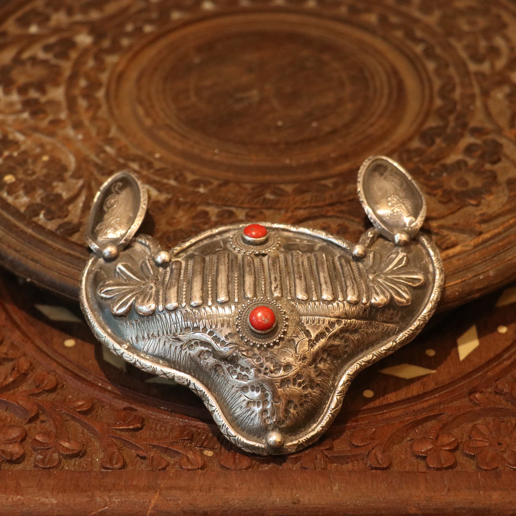 TRIBAL SILVER PENDANT WITH RIBBED DETAILING