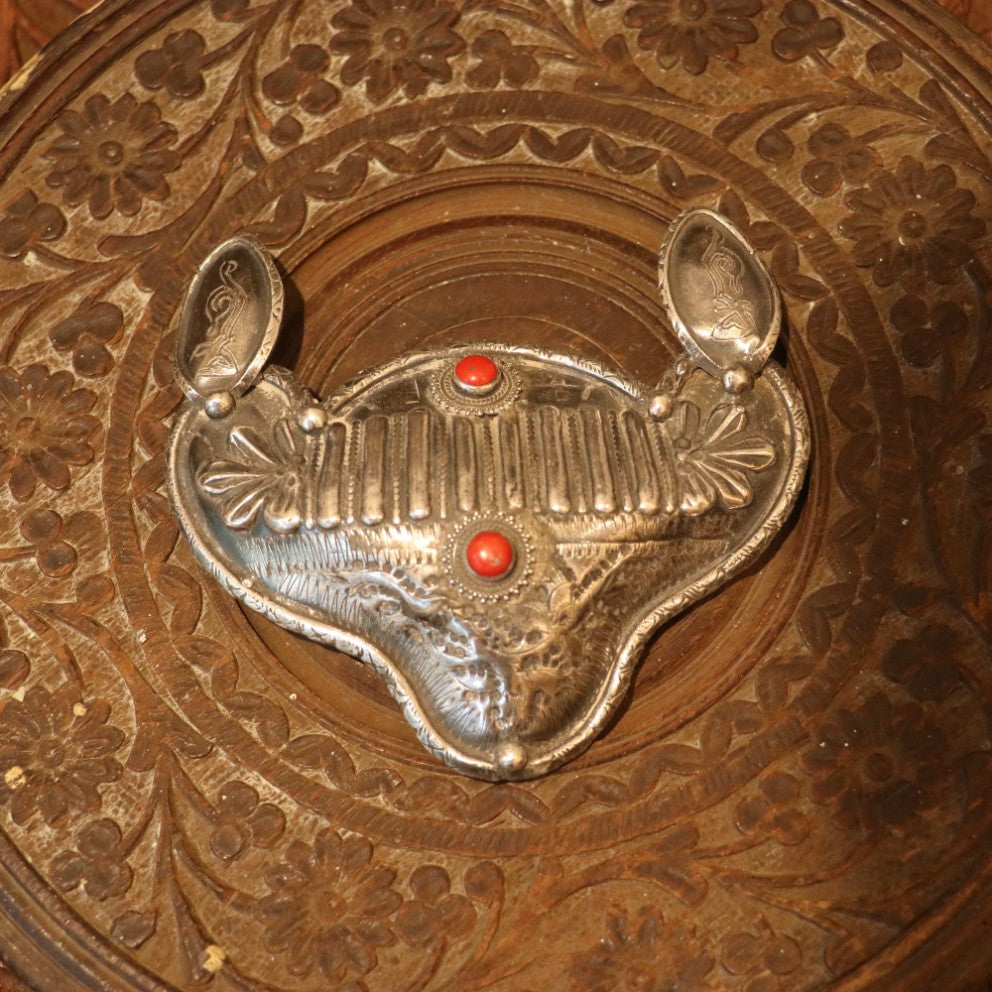 TRIBAL SILVER PENDANT WITH RIBBED DETAILING