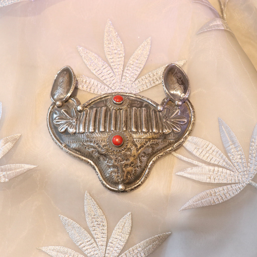 TRIBAL SILVER PENDANT WITH RIBBED DETAILING