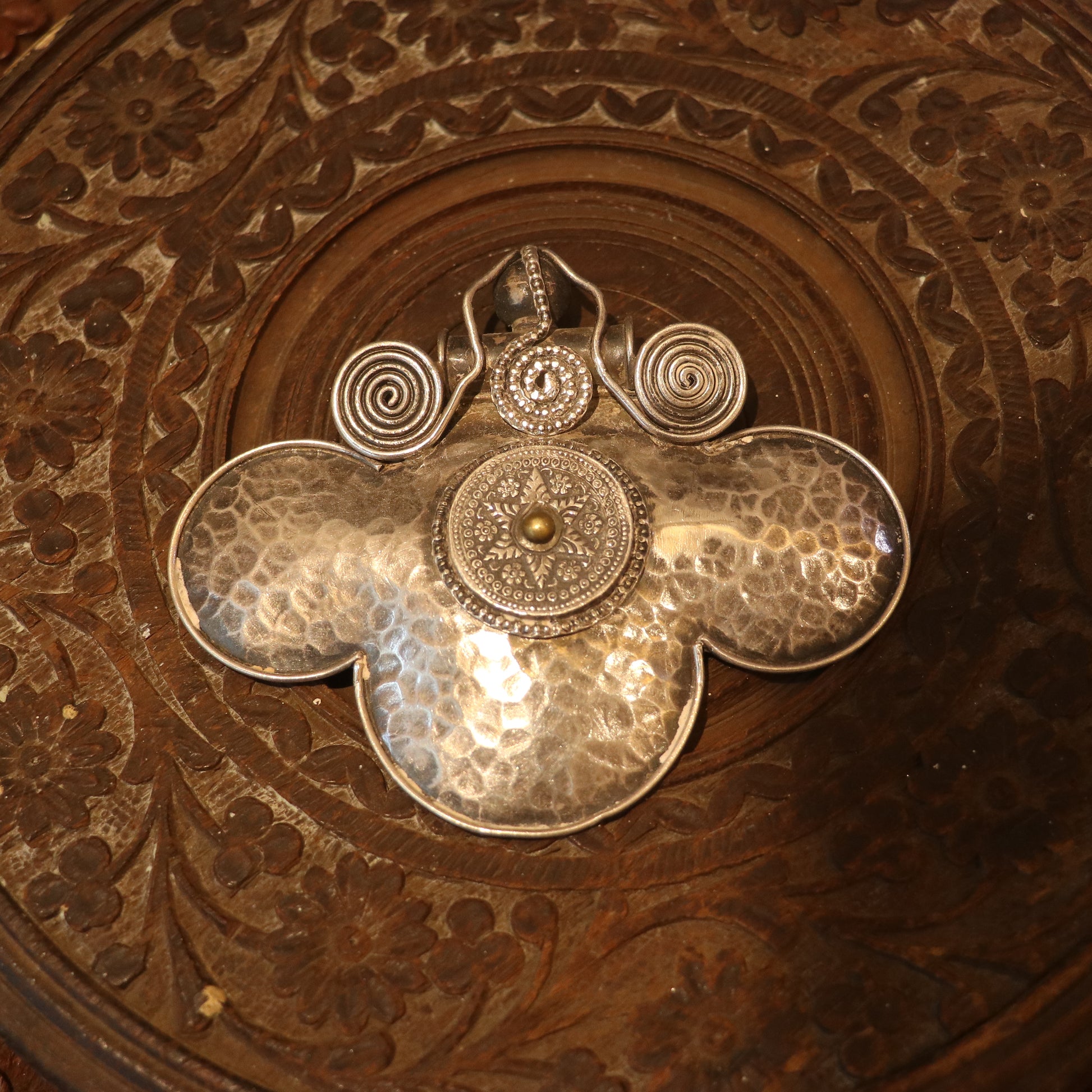 HANDCRAFTED SILVER PENDANT WITH A HAMMERED TEXTURE