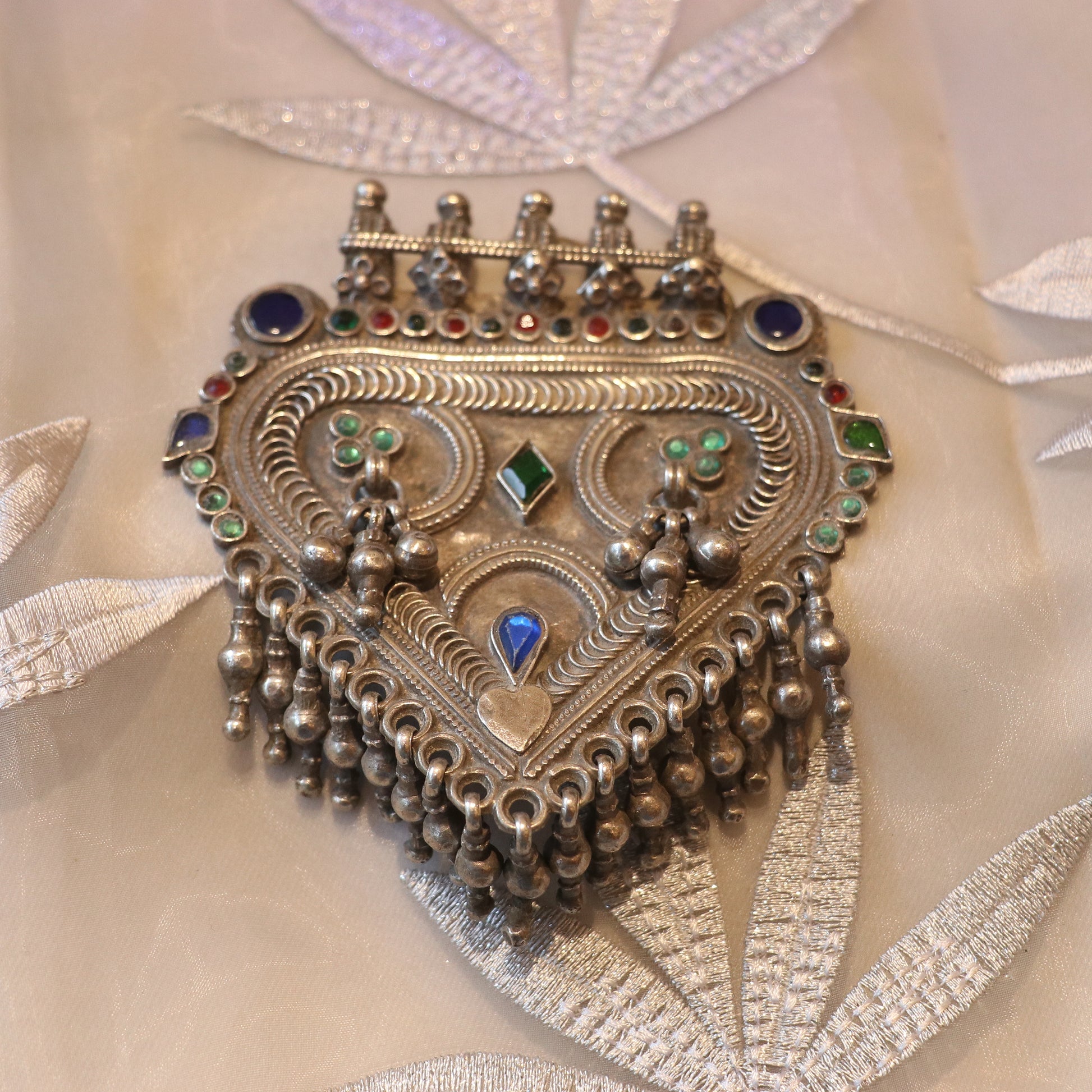 TRADITIONAL TRIANGULAR SILVER PENDANT