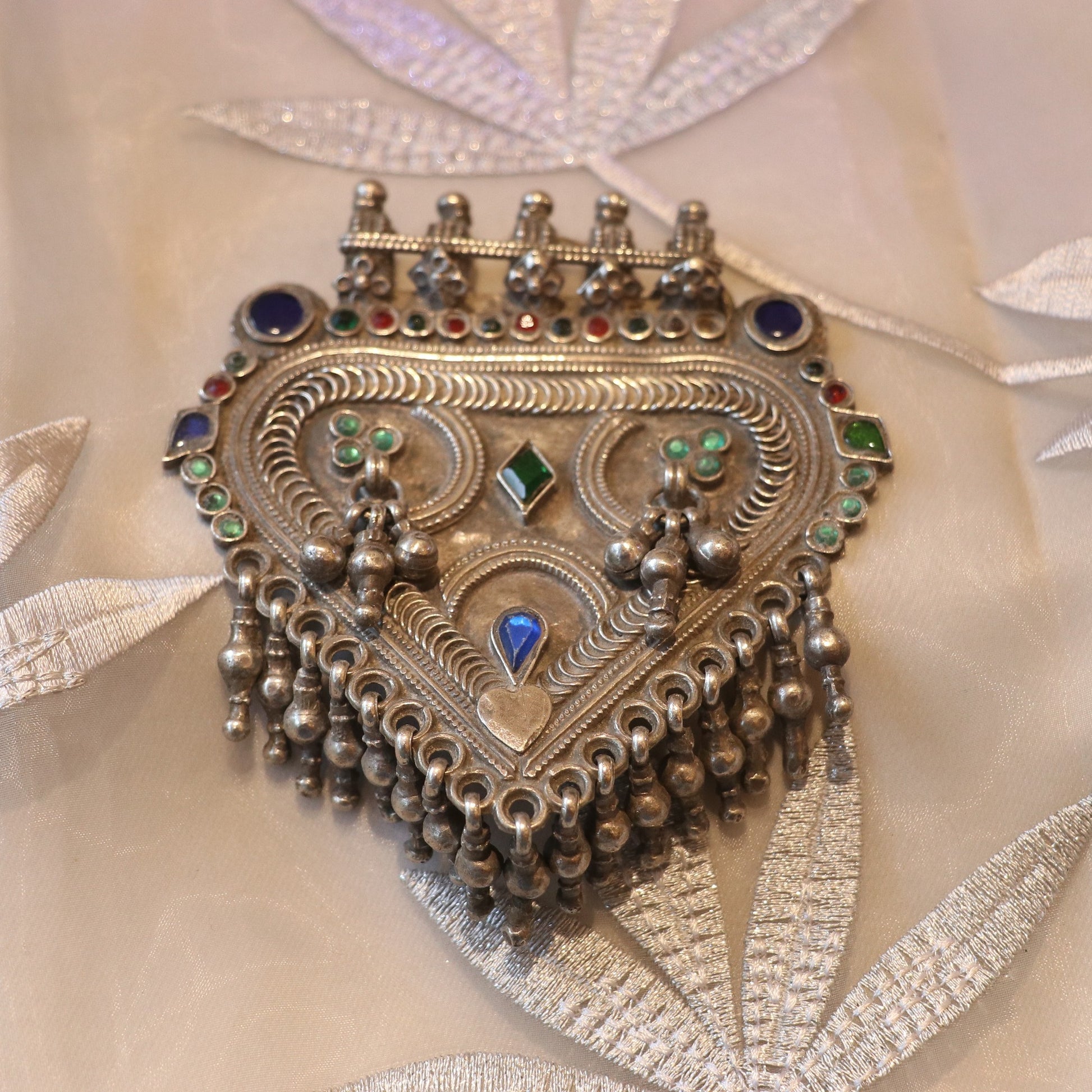 TRADITIONAL TRIANGULAR SILVER PENDANT