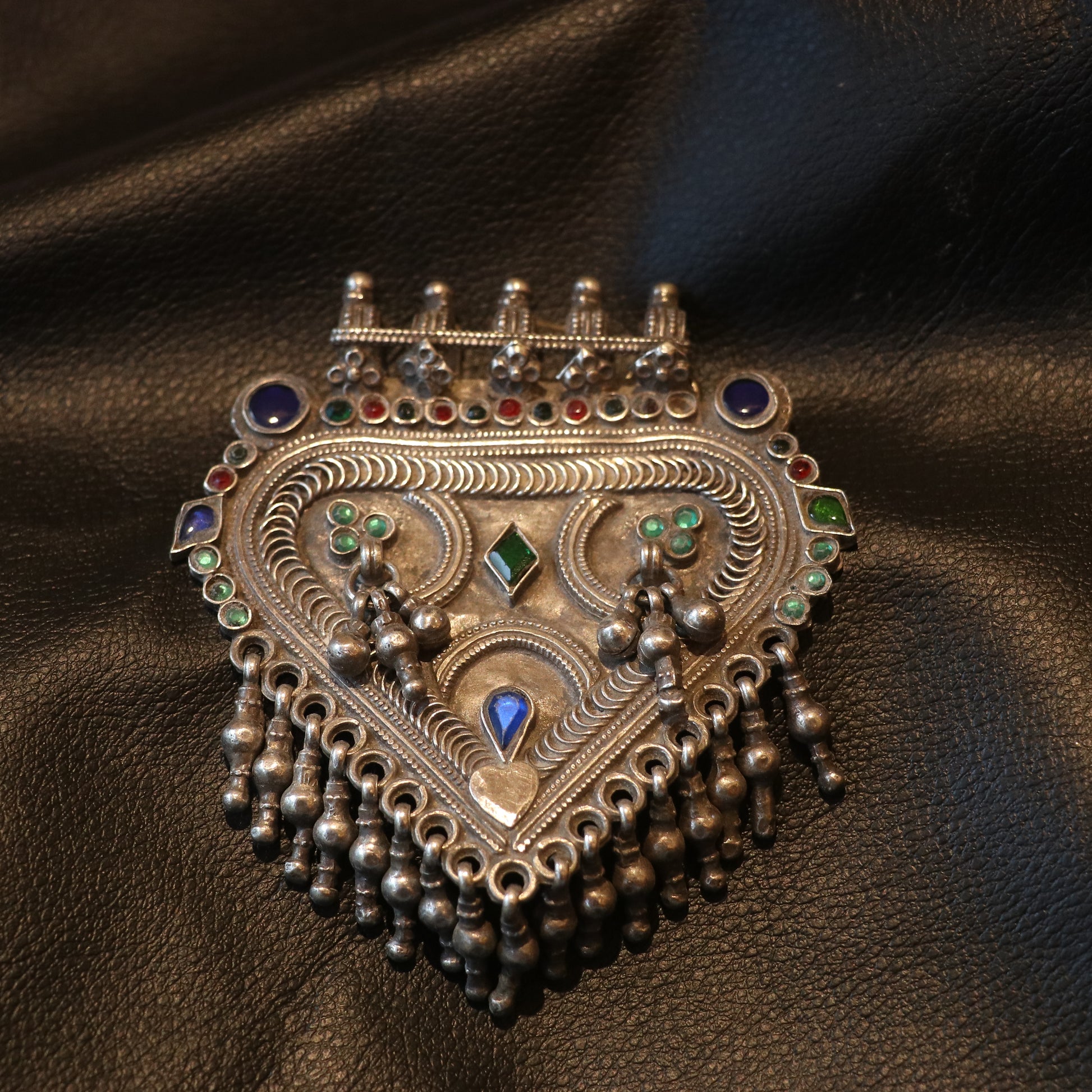 TRADITIONAL TRIANGULAR SILVER PENDANT